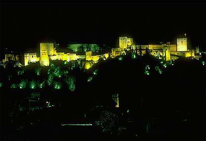 alhambra de noche