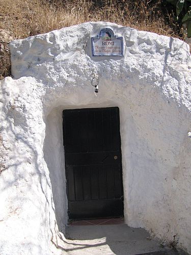 ©ayto.granada: romi (museo mujer gitana en la chumbera)