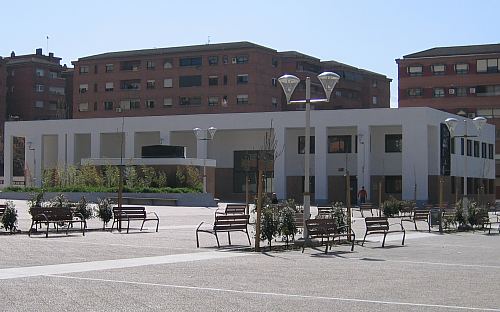 centro cvico beiro: vista general de la plaza y el centro